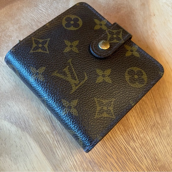 AUTHENTIC Louis Vuitton Compact Wallet - Picture 2 of 10
